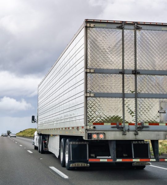 truck-driving-on-the-interstates-california-2024-12-02-16-38-54-utc